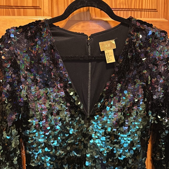 Green and Black sequin moire long sleeve dress - Picture 2 of 4